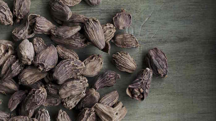 Cardamom pod black